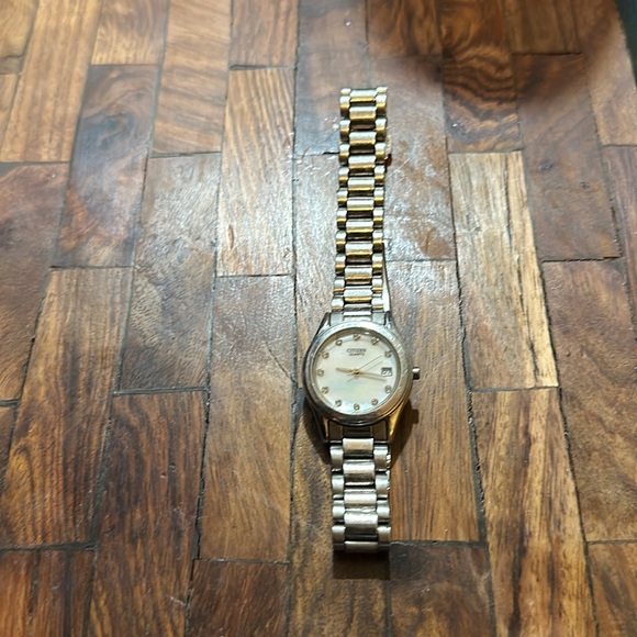 Citizen stainless steel mother of pearl with diamond / date dial.  Need battery